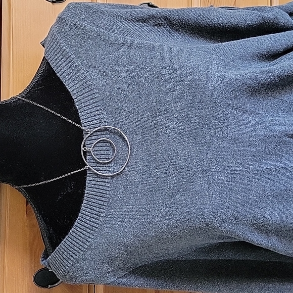 Chic top - Picture 5 of 6